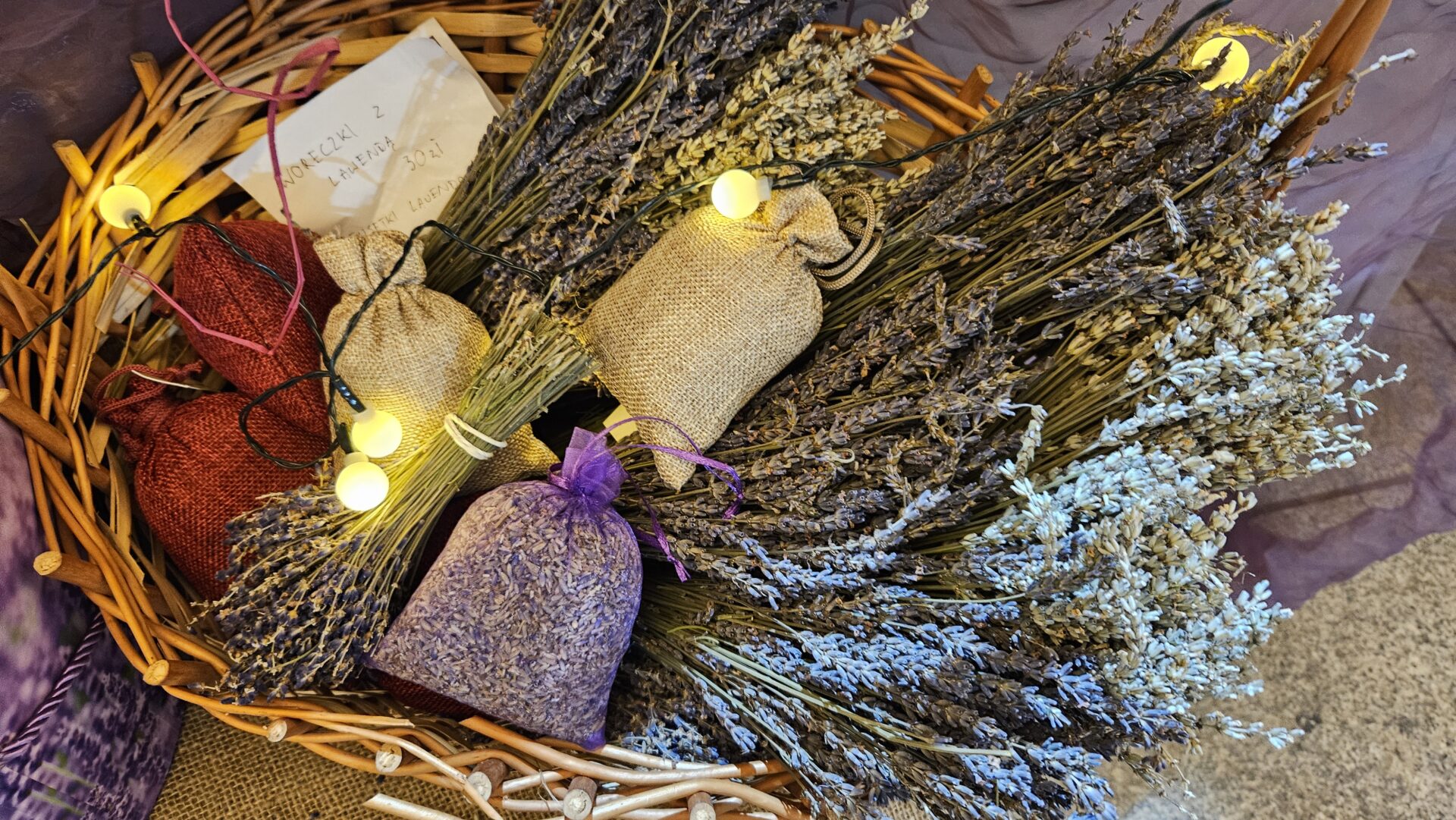 woreczki z lawenda i suszona lawenda