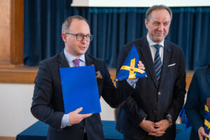 Podpisanie umów na dofinansowanie projektów termomodernizacji w pomorskich gminach.