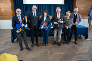 Podpisanie umów na dofinansowanie projektów termomodernizacji w pomorskich gminach.