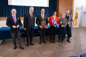 Podpisanie umów na dofinansowanie projektów termomodernizacji w pomorskich gminach.