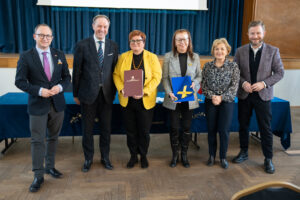 Podpisanie umów na dofinansowanie projektów termomodernizacji w pomorskich gminach.