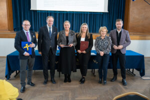 Podpisanie umów na dofinansowanie projektów termomodernizacji w pomorskich gminach.