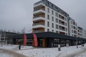 Otwarcie filii Dobry Moment Wojewódzkiej i Miejskiej Biblioteki Publicznej w Gdańsku. Na zdjęciu mieszkańcy gdańska oraz władze województwa i miasta.