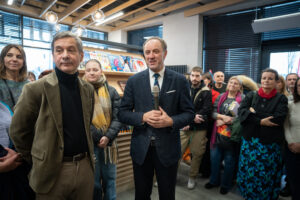 Otwarcie filii Dobry Moment Wojewódzkiej i Miejskiej Biblioteki Publicznej w Gdańsku. Na zdjęciu mieszkańcy gdańska oraz władze województwa i miasta.