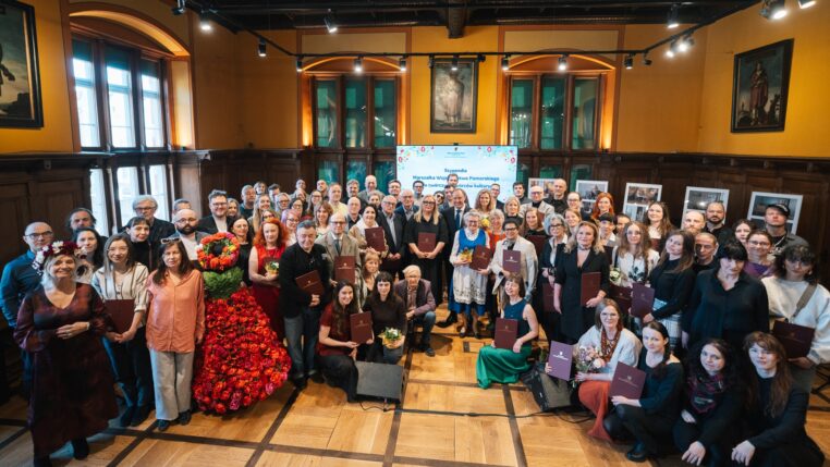 Stypendia marszałka trafiły do artystek i artystów. To łącznie milion złotych na twórcze projekty