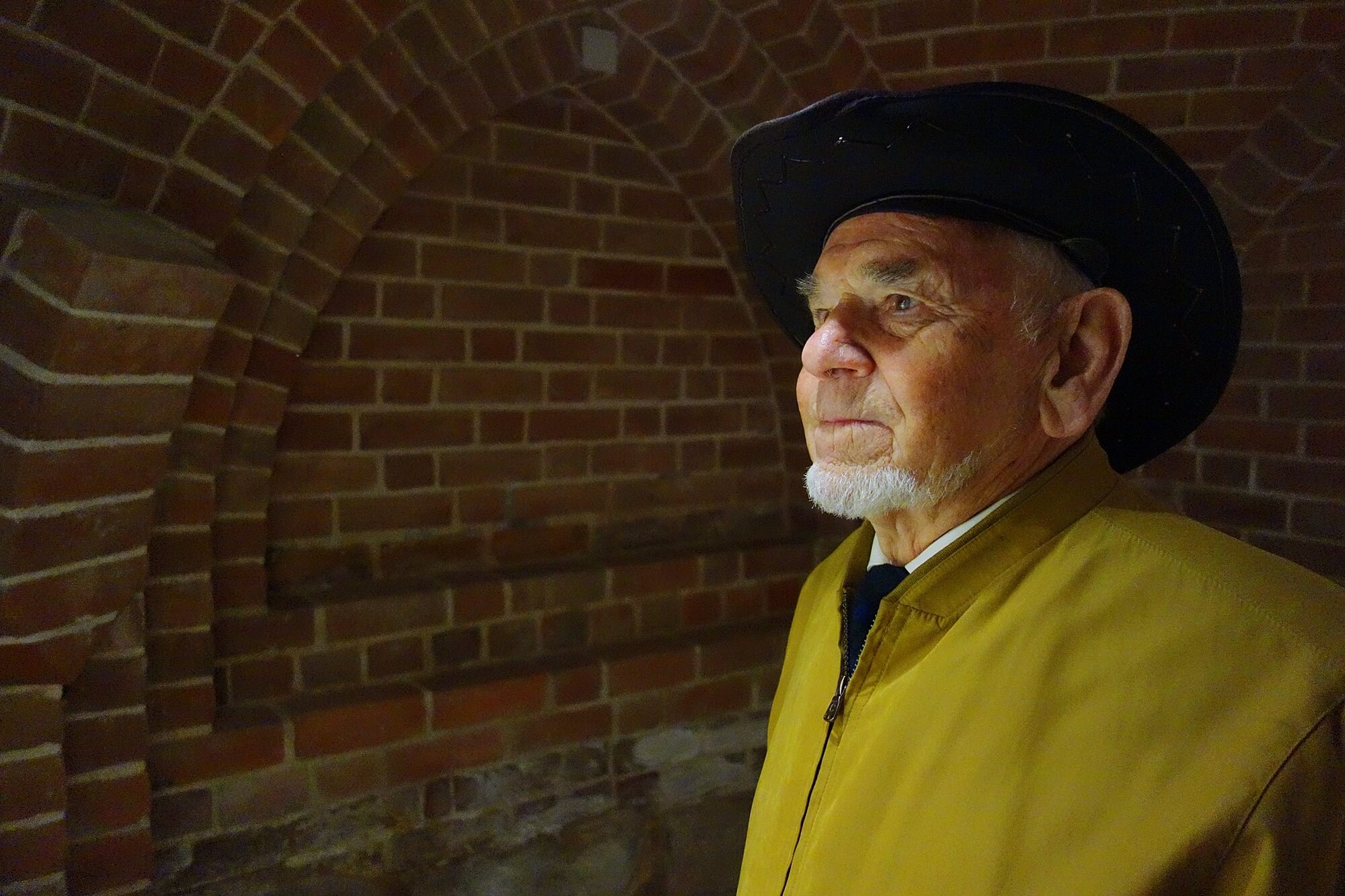 Nie zrezygnował z tworzenia mimo utraty wzroku. Jubileuszowa wystawa Łukasza Rogińskiego