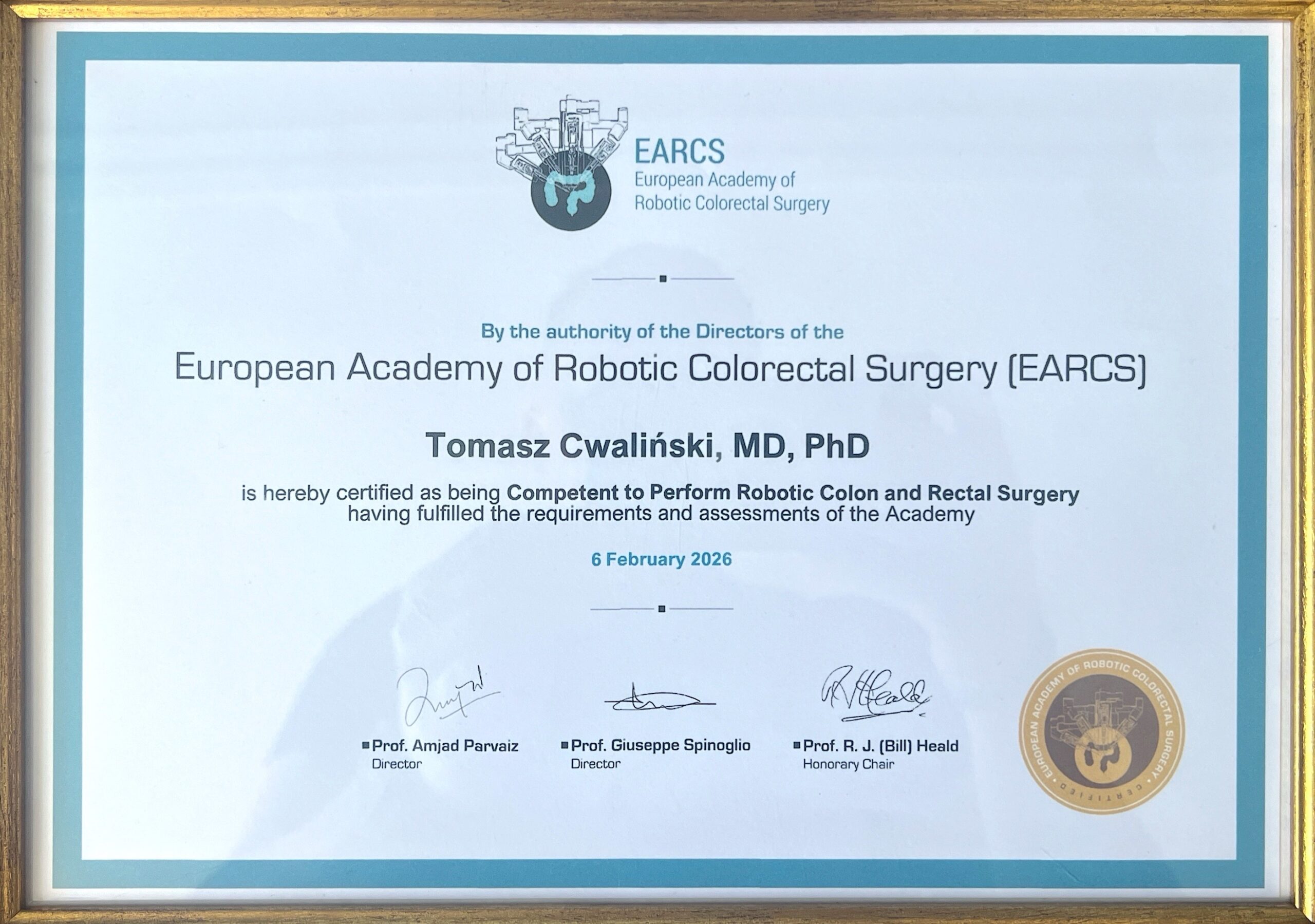 Jeden z trzech specjalistów z chirurgii robotycznej w Polsce z certyfikatem EARCS. Lekarz pracuje na Zaspie