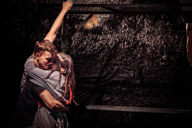 Czy od bagażu przeszłości da się uciec? O tym opowie najnowsza sztuka w Teatrze Wybrzeże