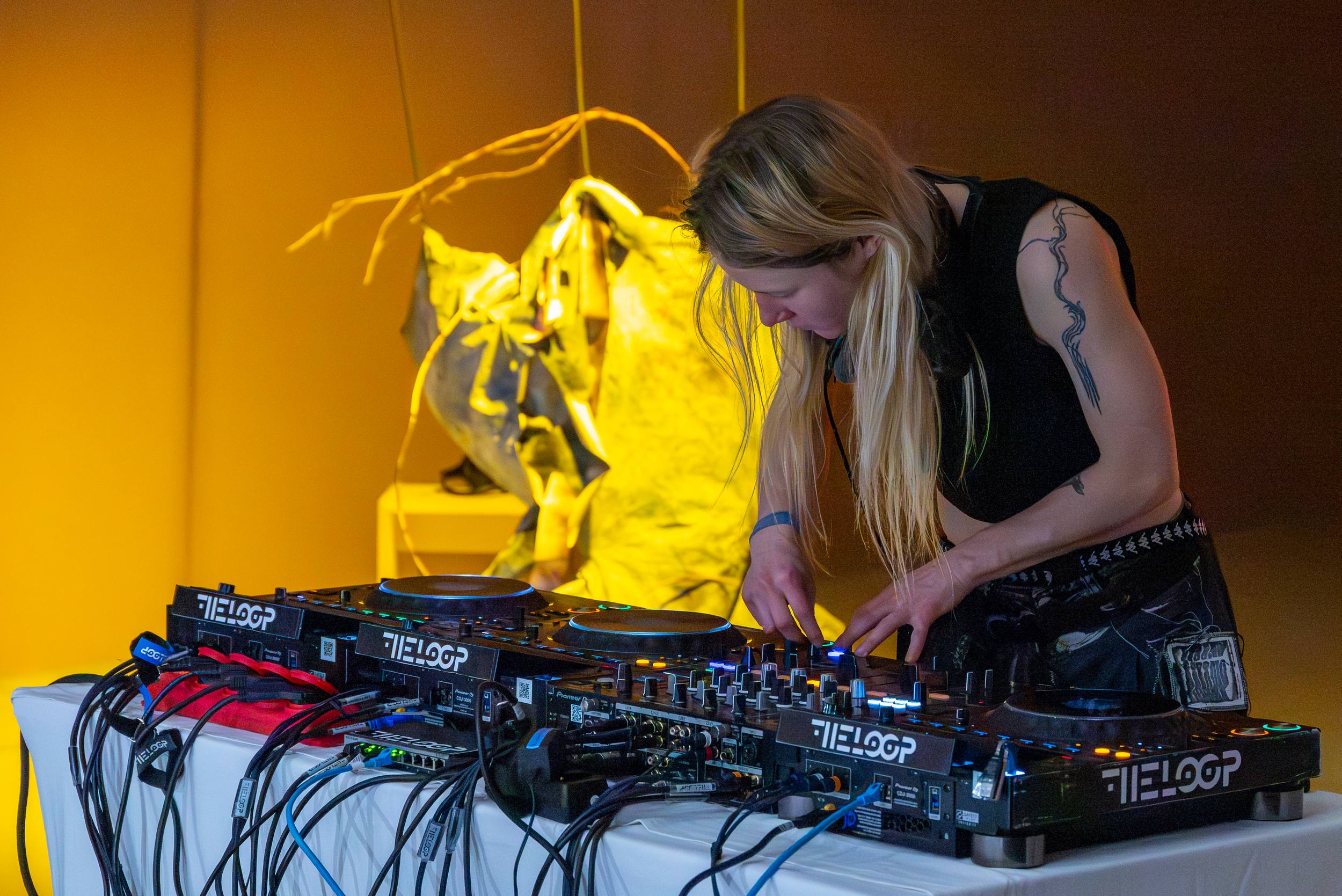 Powróćmy do tego, co wydarzyło się kiedyś. Odsłuchy, czyli słuchaj, nie oglądaj w CAT w Ustce