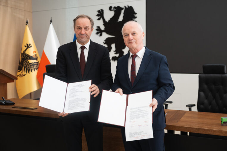 Podpisanie umów w ramach programu rozwoju infrastruktury sportowej w województwie pomorskim