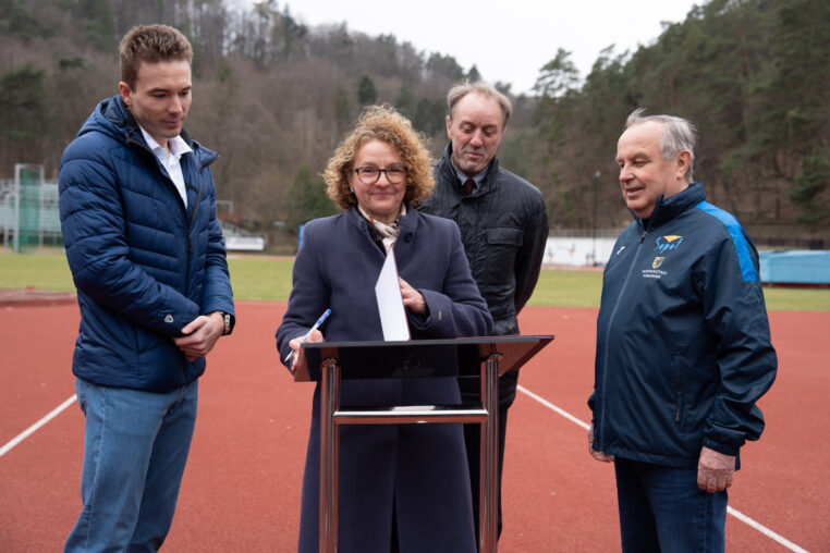 Podpisanie umowy o dofinansowaniu w ramach programu rozwoju infrastruktury sportowej w województwie pomorskim na rozbudowę stadionu SKLA Sopot
