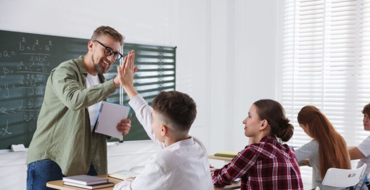 Nauczyciel z pasją poszukiwany! Zgłoś kandydata do konkursu Nauczyciel Pomorza