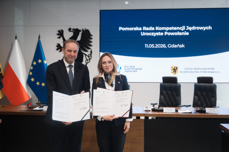 Podpisanie porozumienia o utworzeniu Pomorskiej Rady Kompetencji Jądrowych. Na zdjęciu marszałek województwa Mieczysław Struk oraz wiceprezes Polskich elektrowni Jądrowych sp. z o.o. Bogumiła Ożarska-Karbowiak