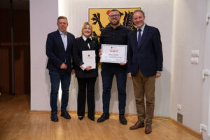 Podpisanie umów w ramach aktywnego sołectwa pomorskiego 2026. na zdjęciu marszałek struk, przewodniczący sejmiku jan kleinszmidt oraz przedstawiciele gmin