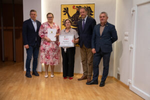 Podpisanie umów w ramach aktywnego sołectwa pomorskiego 2026. na zdjęciu marszałek struk, przewodniczący sejmiku jan kleinszmidt oraz przedstawiciele gmin