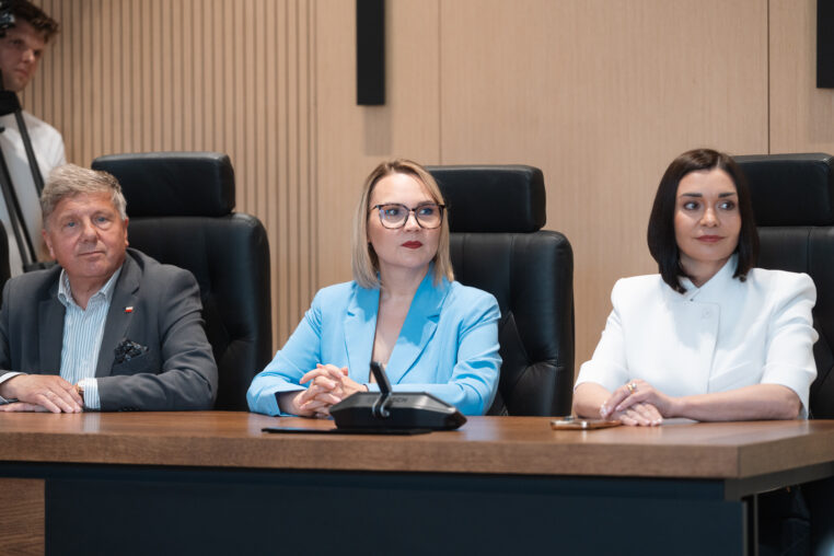 Podpisanie umowy na Studium Korytarzowe oraz Studium techniczno-ekonomiczno-środowiskowe z elementami koncepcji programowej oraz materiałami do decyzji środowiskowej dla zadania pn.: „Budowa obejścia m. Straszyn w ciągu DW nr 222