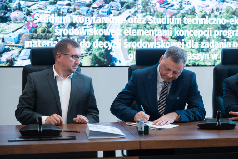 Podpisanie umowy na Studium Korytarzowe oraz Studium techniczno-ekonomiczno-środowiskowe z elementami koncepcji programowej oraz materiałami do decyzji środowiskowej dla zadania pn.: „Budowa obejścia m. Straszyn w ciągu DW nr 222
