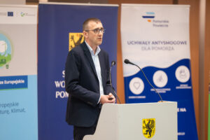 Konferencja "czyste powietrze - wyzwania i rozwiązania". na zdjęciu prelegenci