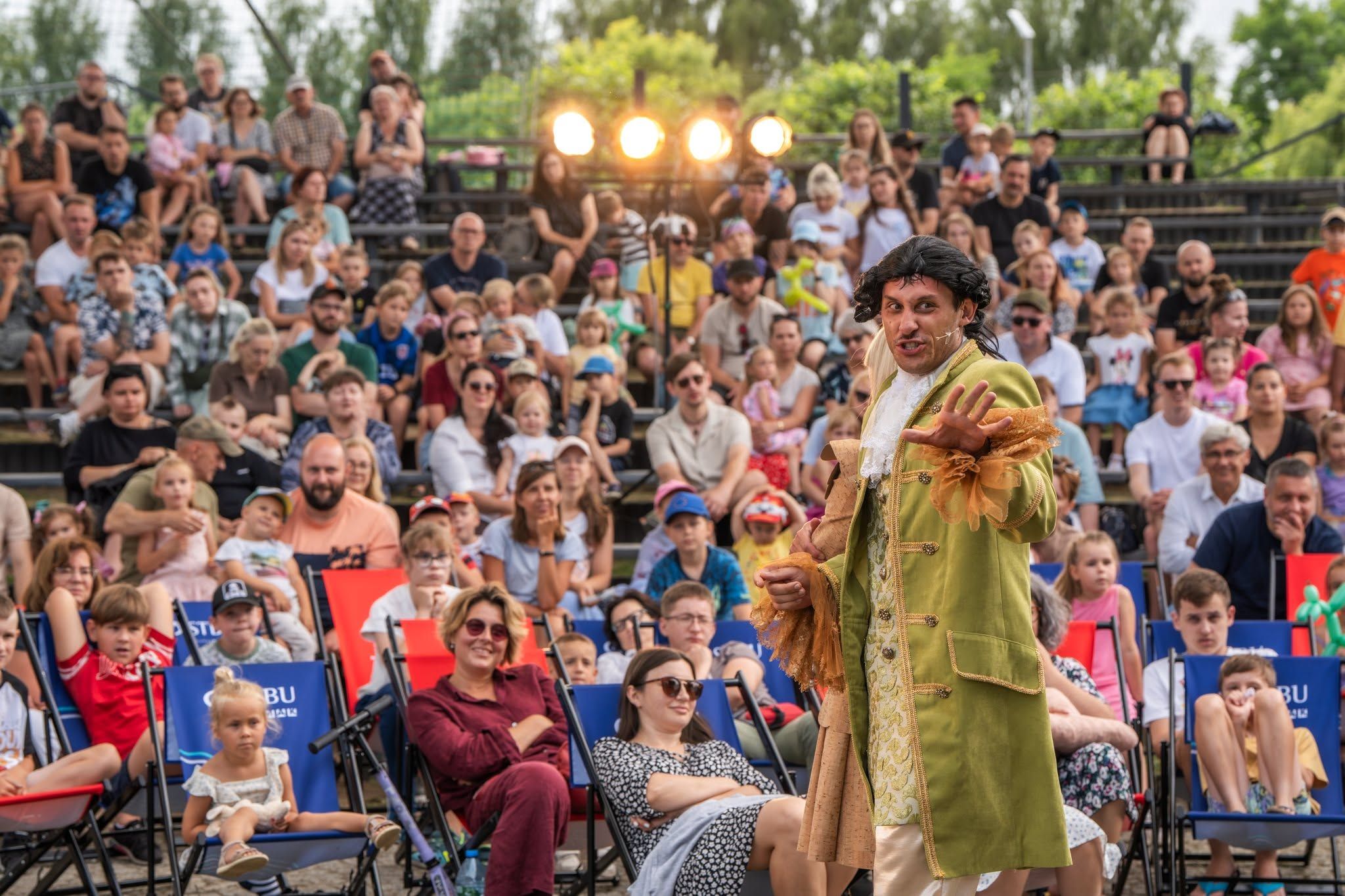 Ten teatr gra również latem. Sprawdź wakacyjny repertuar i dodatkowe atrakcje w Wybrzeżu