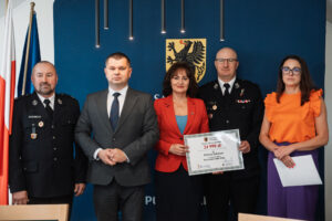 podpisanie umów w ramach programu pomorskie OSP. na zdjęciu członek zarządu województwa pomorskiego Adam Gawrylik oraz przedstawiciele gmin.