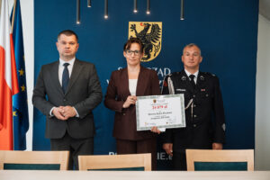 podpisanie umów w ramach programu pomorskie OSP. na zdjęciu członek zarządu województwa pomorskiego Adam Gawrylik oraz przedstawiciele gmin.