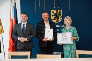 podpisanie umów w ramach programu pomorskie OSP. na zdjęciu członek zarządu województwa pomorskiego Adam Gawrylik oraz przedstawiciele gmin.