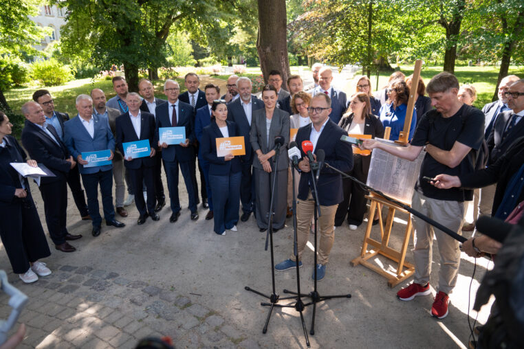 Konferencja o ustawie metropolitalnej. na zdjęciu pomorscy samorządowcy