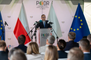 zdjęcie z inauguracji projektu wyspy energetycznej w lubaniu.