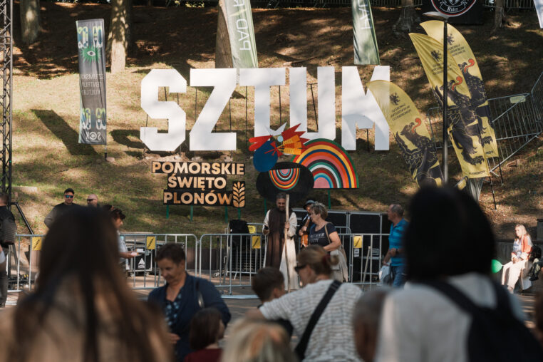 Tradycyjnie, smacznie i muzycznie. Za nami pierwszy dzień dożynek [FOTO]